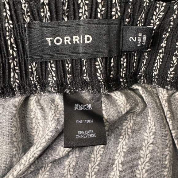 Torrid Black and White Stripe Challis Tie Front Pant Missing Belt Size 2x​ - Picture 12 of 13
